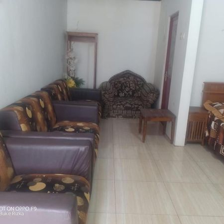Warung Rizka Apartment Проболинго Екстериор снимка