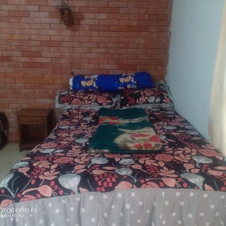 Warung Rizka Apartment Проболинго Екстериор снимка