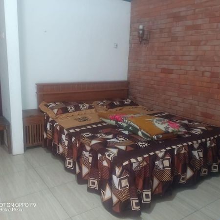 Warung Rizka Apartment Проболинго Екстериор снимка