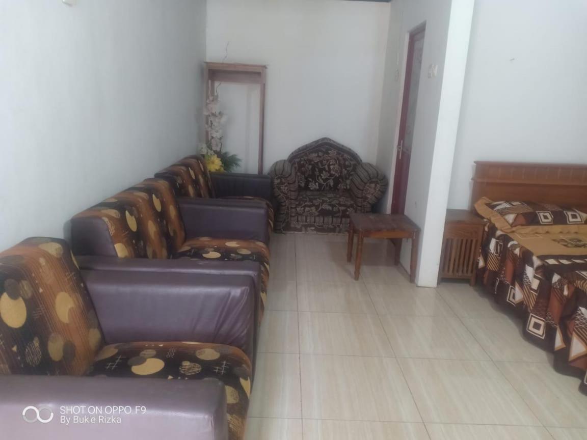 Warung Rizka Apartment Проболинго Екстериор снимка